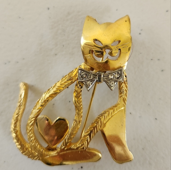 Vintage Ultra Craft Brooch Pin Cat Brushed Gold Tone Open Bow tie Heart Signed - Picture 2 of 4